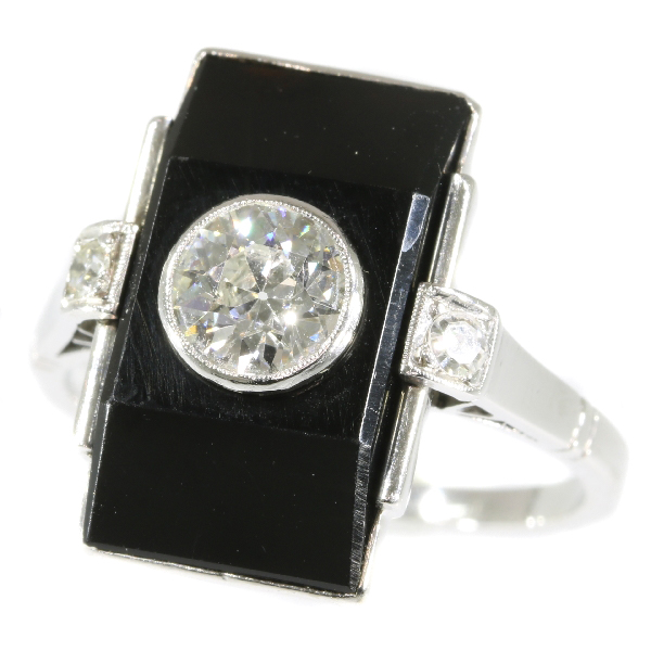 Typical Art Deco ring with diamonds and onyx